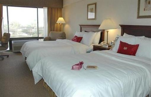 фото отеля Crowne Plaza Beverly Hills