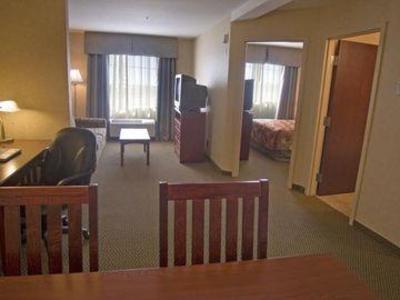 фото отеля Holiday Inn Express Hotel & Suites North Edmonton