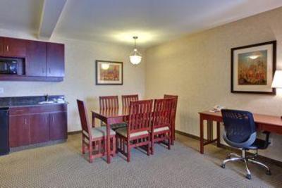 фото отеля Holiday Inn Express Hotel & Suites North Edmonton