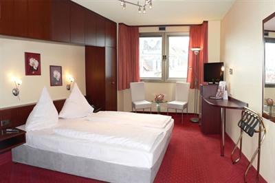фото отеля Top Hotel Amberger