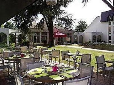 фото отеля Mercure Le Coudray Montceaux Parc du Coudray