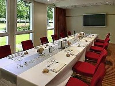 фото отеля Mercure Le Coudray Montceaux Parc du Coudray