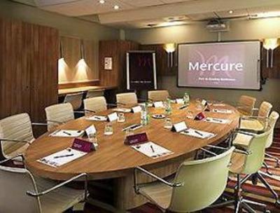 фото отеля Mercure Le Coudray Montceaux Parc du Coudray