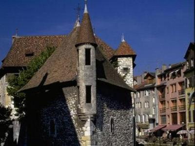 фото отеля Ibis Annecy Centre Vieille Ville Hotel