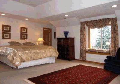 фото отеля Mt. Scott Manor Bed and Breakfast Happy Valley
