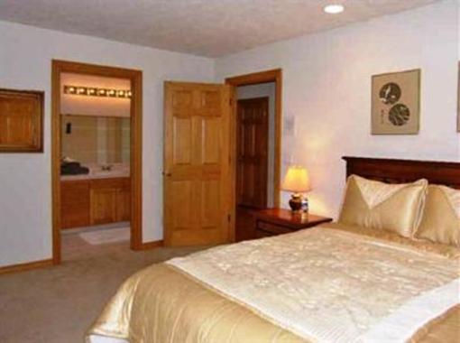 фото отеля Mt. Scott Manor Bed and Breakfast Happy Valley