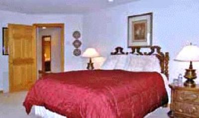 фото отеля Mt. Scott Manor Bed and Breakfast Happy Valley