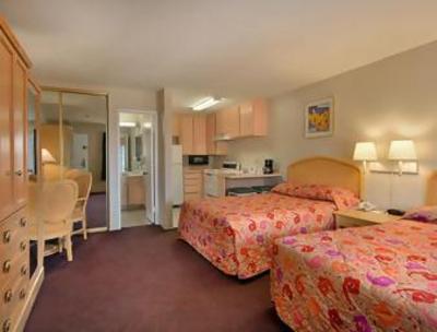 фото отеля Days Inn San Diego Downtown Convention Center