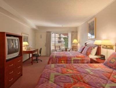 фото отеля Days Inn San Diego Downtown Convention Center