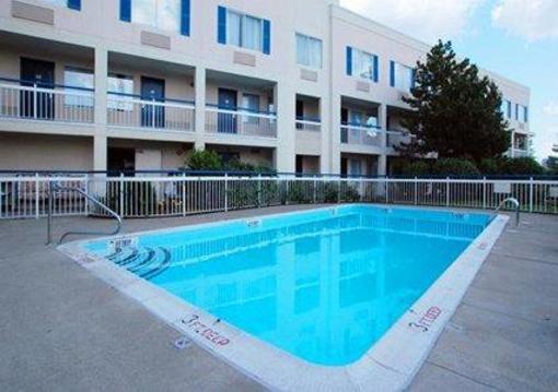 фото отеля Quality Inn East Syracuse
