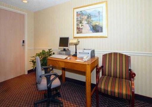фото отеля Quality Inn East Syracuse