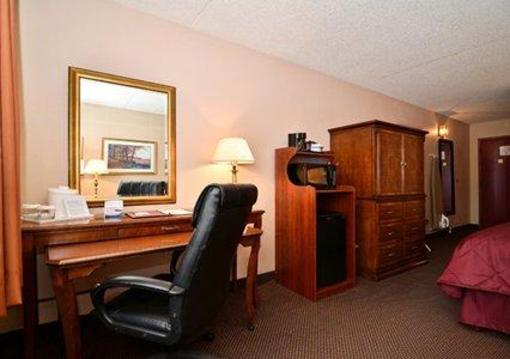 фото отеля Clarion Inn & Suites and Convention Center