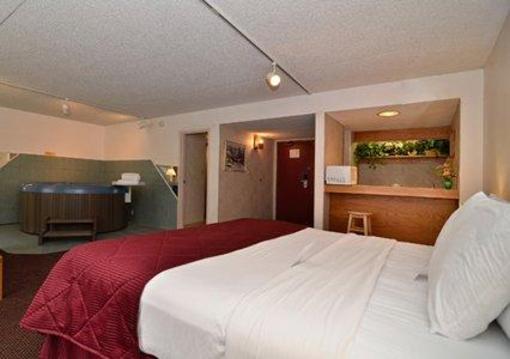 фото отеля Clarion Inn & Suites and Convention Center