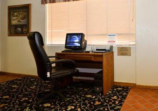 фото отеля Clarion Inn & Suites and Convention Center