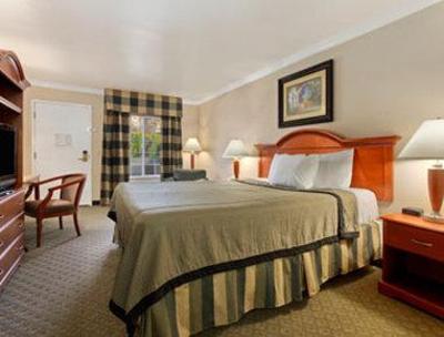 фото отеля Travelodge Sylmar
