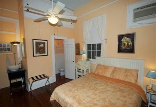 фото отеля The Burgundy Bed and Breakfast