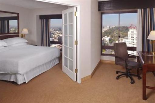 фото отеля Sheraton Suites San Diego