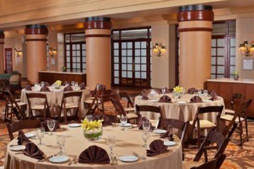 фото отеля Sheraton Suites San Diego