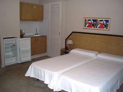 фото отеля Embassy All Suites Hotel