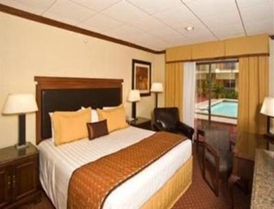 фото отеля Riverwalk Plaza Hotel & Suites