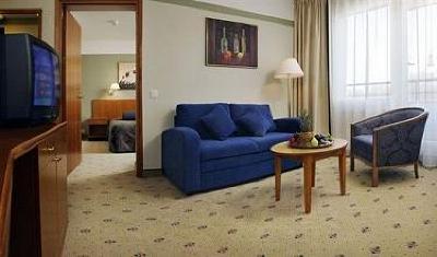 фото отеля Meriton Grand Conference & Spa Hotel