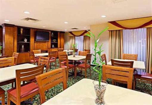 фото отеля Fairfield Inn Charlotte Arrowood