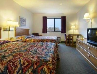фото отеля Super 8 Smithville Lake