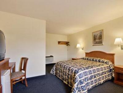 фото отеля Super 8 Somerset/Fall River Area