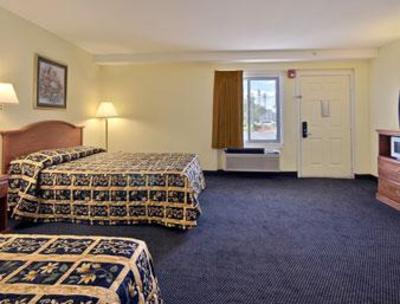 фото отеля Super 8 Somerset/Fall River Area