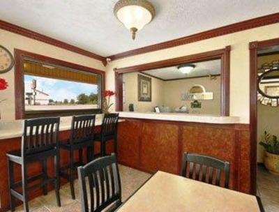фото отеля Days Inn Pratt