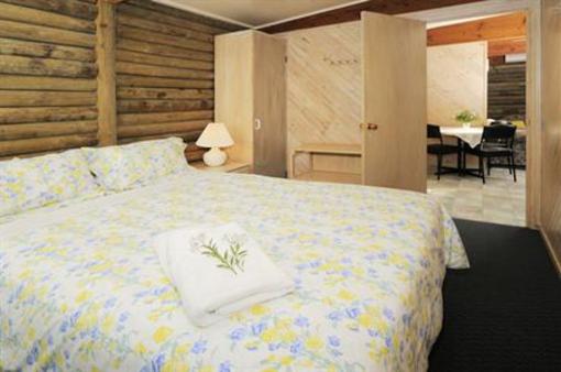 фото отеля Lazy Acre Log Cabins