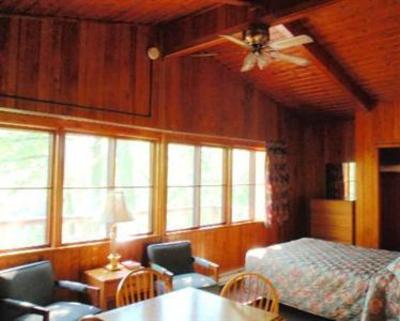 фото отеля Tygart Lake State Park Vacation Cabins Grafton (West Virginia)