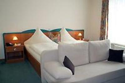 фото отеля Hotel Ideal Lubeck