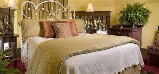 фото отеля Castle in the Country Bed & Breakfast Inn