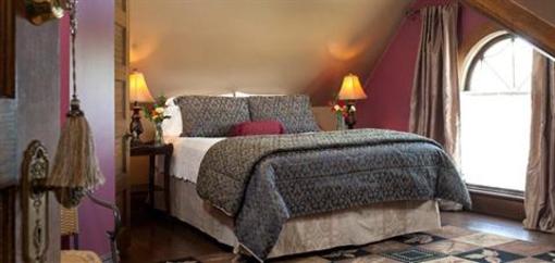 фото отеля Castle in the Country Bed & Breakfast Inn