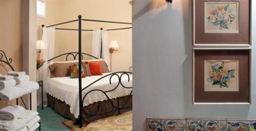 фото отеля Castle in the Country Bed & Breakfast Inn