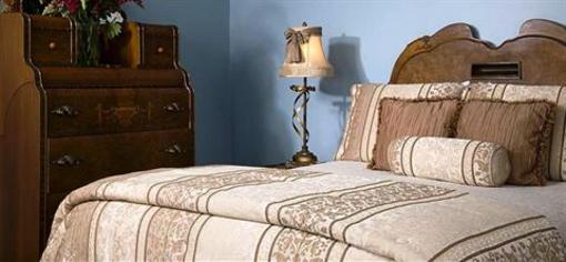 фото отеля Castle in the Country Bed & Breakfast Inn