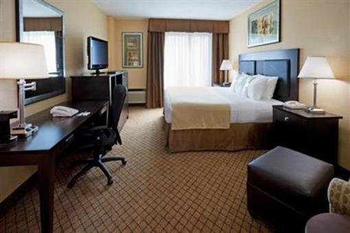 фото отеля Holiday Inn Hasbrouck Heights