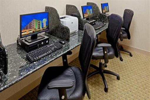 фото отеля Holiday Inn Hasbrouck Heights