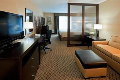 фото отеля Holiday Inn Hasbrouck Heights