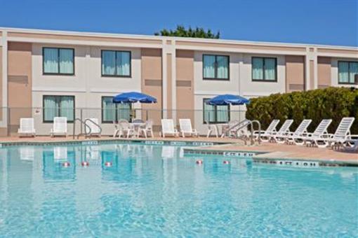 фото отеля Holiday Inn Hasbrouck Heights