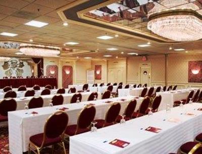 фото отеля Ramada Plaza Hotel Newark Intl Airport EWR
