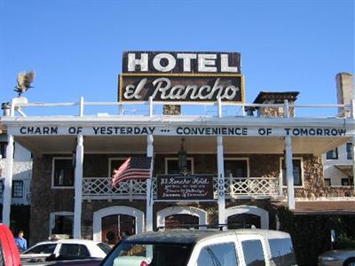 фото отеля El Rancho Hotel & Motel