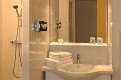 фото отеля Hotel Residence Lou Paradou Greoux-les-Bains