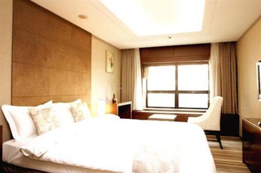 фото отеля Three Seven Stay Hotel