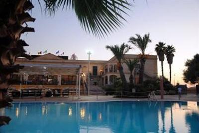 фото отеля Delfino Beach Hotel