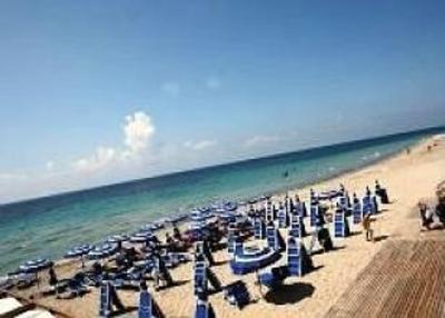 фото отеля Delfino Beach Hotel