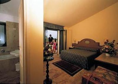 фото отеля Delfino Beach Hotel