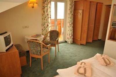 фото отеля Aktivhotel Crystal St. Johann in Tirol