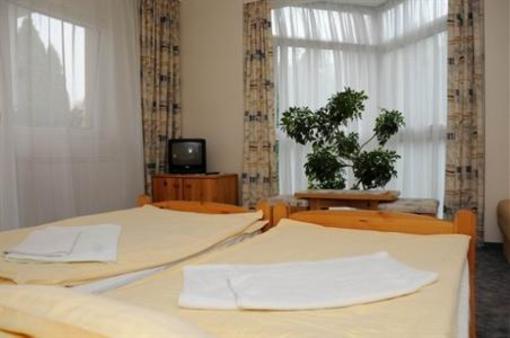 фото отеля Ket Korona Konferencia es Wellness Hotel
